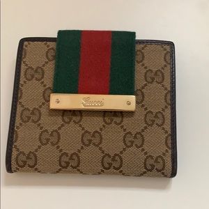 Women’s Gucci wallet